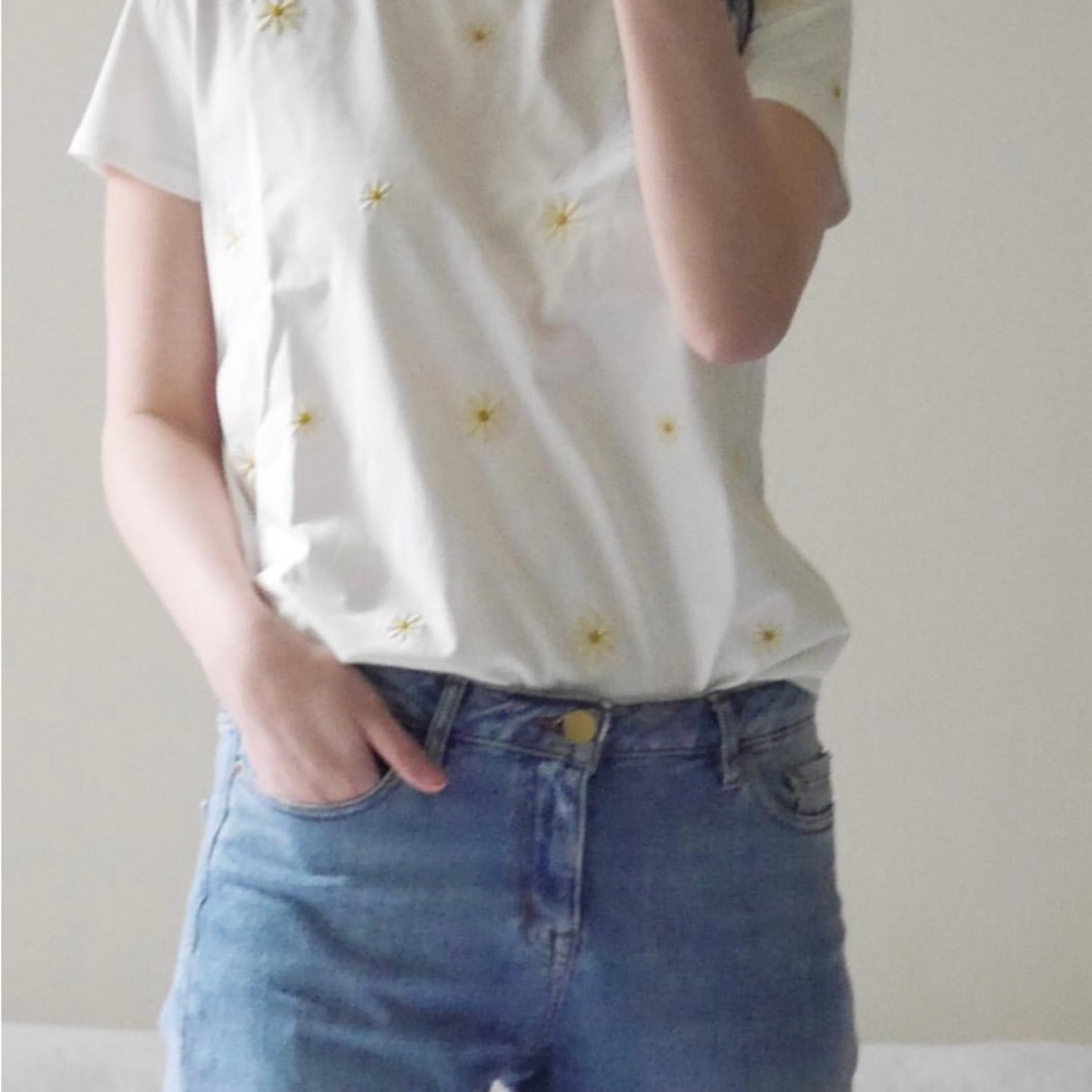 Sezane Evan Tshirt in Ecru with Embroidered Daisies
